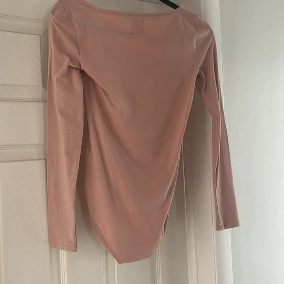 NWT gap bodysuit - Picture 4 of 5